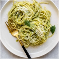 (pestosaus,roomsaus,parmaazense kaas)