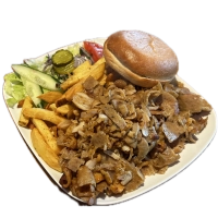 Met extra vlees(half kalf, half kip), friet, frisse salade.